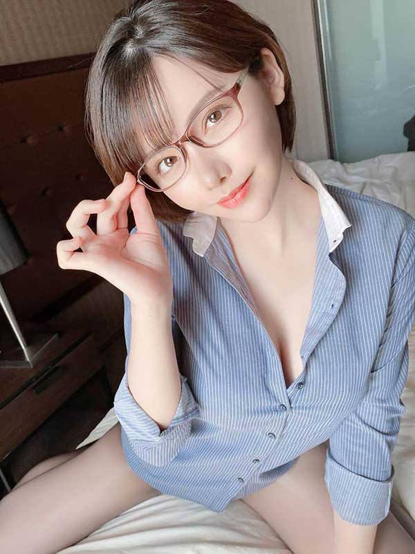 Eimi Fukada - Japanese pornstar posing in glasses